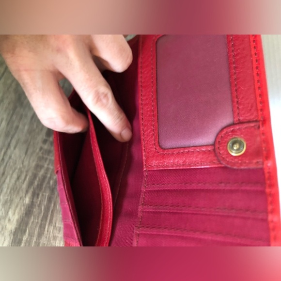 FOSSIL Red Leather Wallet - Picture 13 of 15
